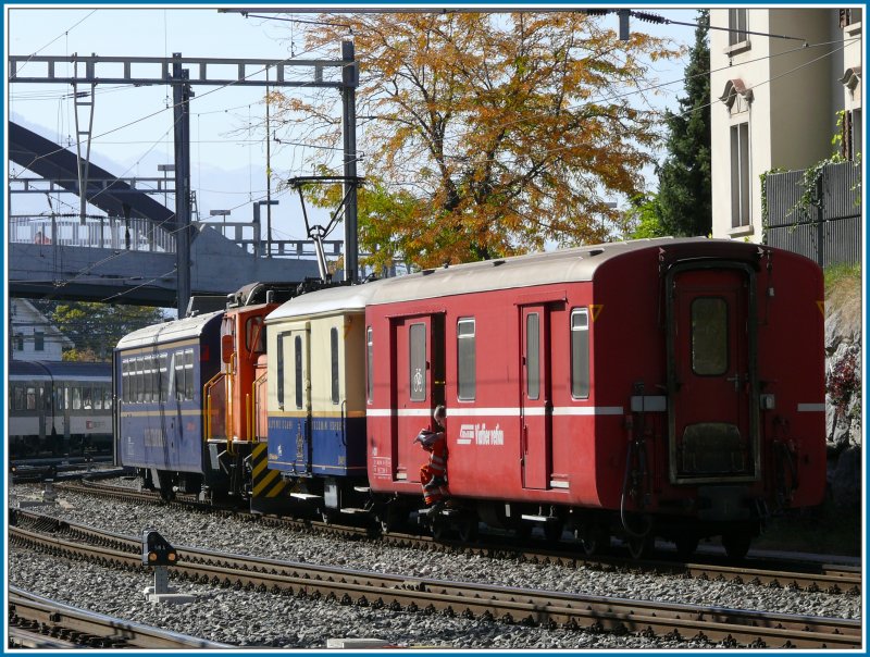 Auch in Chur zieht der Herbst ein. Ge 3/3 215 rangiert mit dem WR3815, dem D4051 und dem D4211. (14.10.2007)