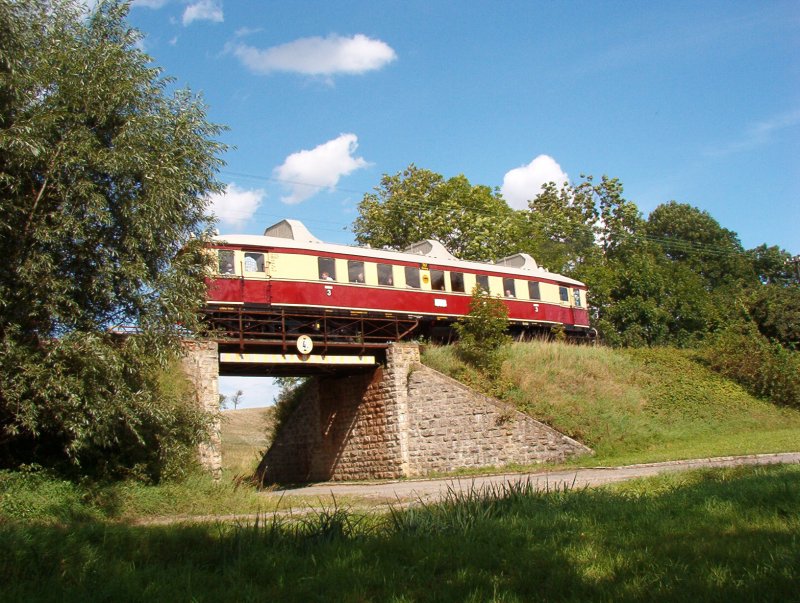 Auch dieses Bild zeigt einen Wumag Triebwagen auf der Strecke Gro�heringen Strau�furt. Besser gesagt es handelt sich um Wumag Triebwagen der Buxtehude- Harsfelder Eisenbahnfreunde e.V. 