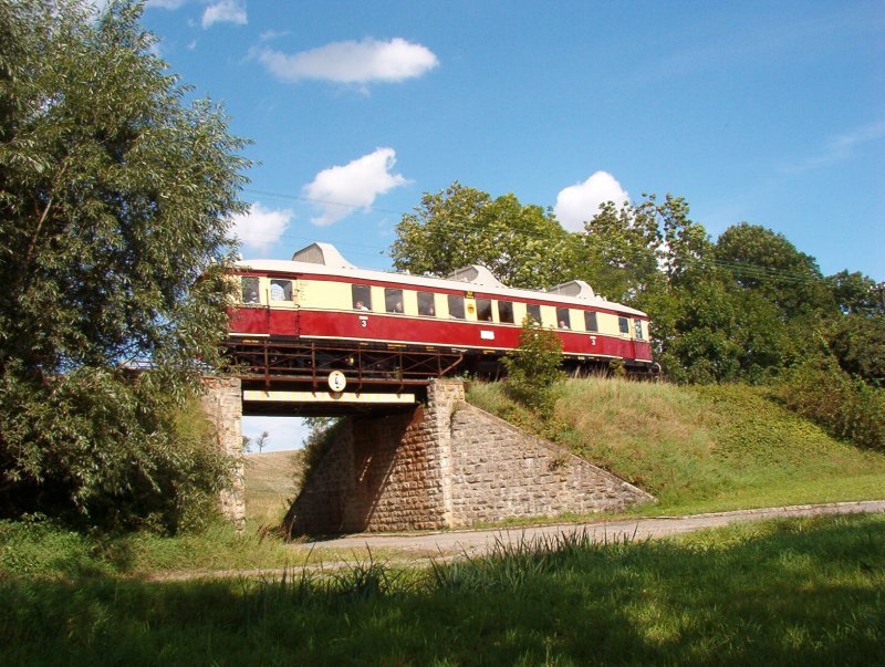 Auch dieses Bild zeigt einen Wumag Triebwagen auf der Strecke Groheringen Straufurt. Besser gesagt es handelt sich um Wumag Triebwagen der Buxtehude- Harsfelder Eisenbahnfreunde e.V. 