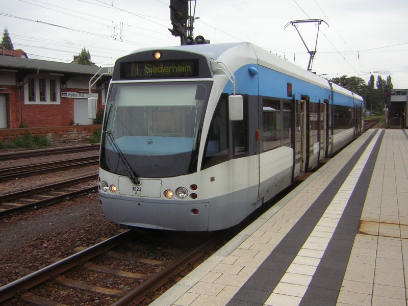 Auch dieses Foto der Saarbahn finde ich sehr schn. Die Bahn fhrt gleich zum Siedlerheim in Saarbrcken.