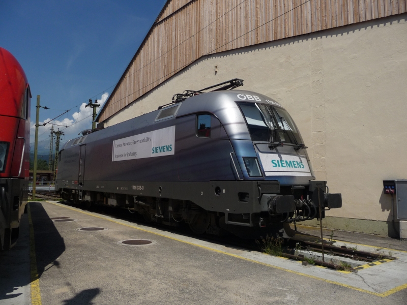 Auch fr Siemens haben die sterreichischen Bundesbahnen jetzt eine Werbelok, die 1116 038-9, fotografiert in Knittelfeld. (22.07.09)