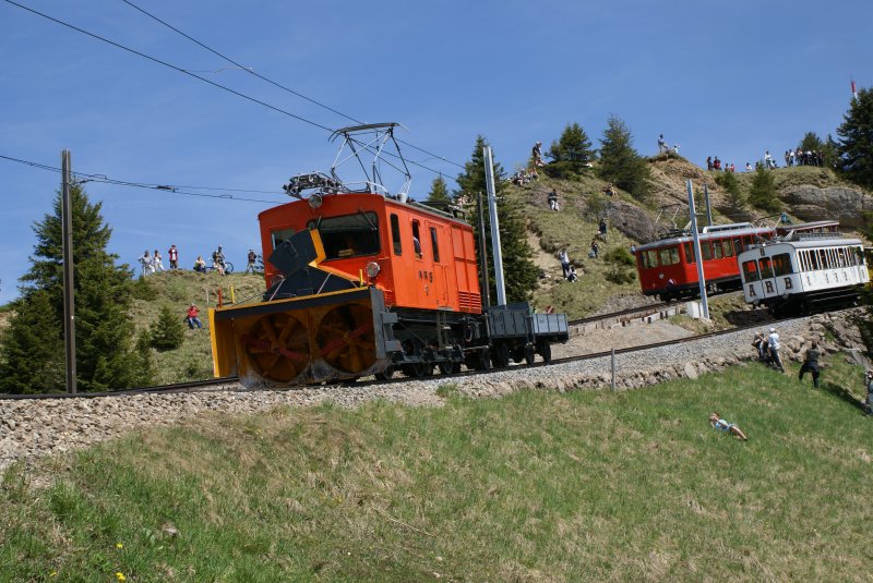 Auch die He 2/3 8 nahm an der Parade teil.