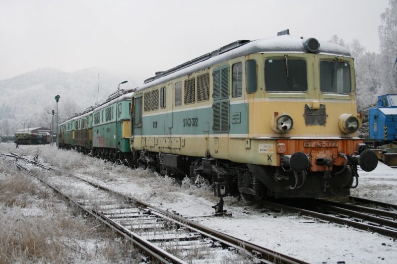 Auch jede menge Schrott steht in Walbrzych rum wie hier ST43-322 und unzhlige ET21.
27.12.2008