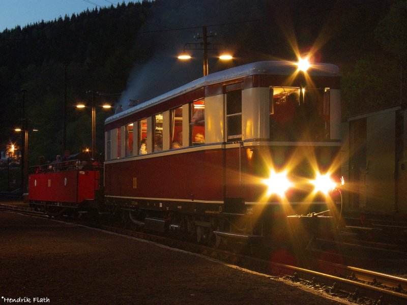 Auch Nachts wurde im Pressnitztal gefahren. Hier VT 137 322 im Bahnhof Schmalzgrube.
Datum: 11.05.2008