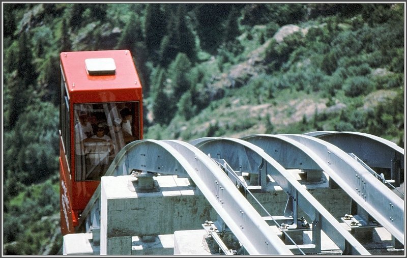 Auch die neue Bahn sieht noch genug abenteuerlich aus, bietet allerdings einen Schlechtwetterschutz. (Archiv 08/94)