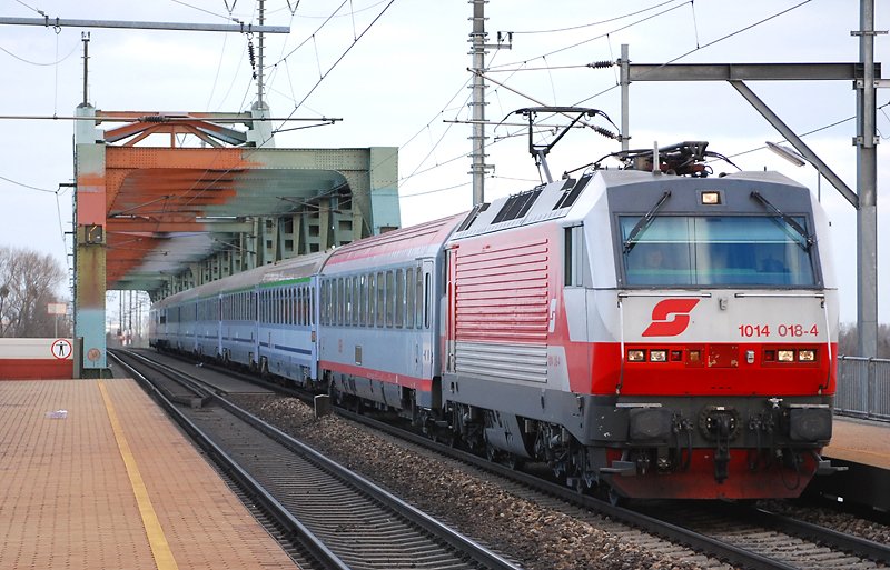 auch eine nicht alltgliche Sichtung: 1014 018 im EC Einsatz, 23.12.2008 Wien Praterkai