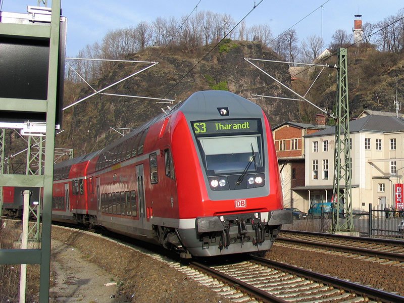 Auch die S3 Dresden - Tharandt hat die neue Generation Doppelstockzge bekommen; hier in der engen Kurve am Felsenkeller im Plauenschen Grund; 23.02.2008
