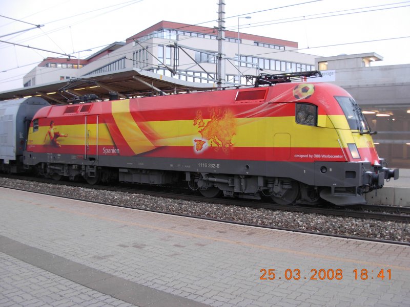 Auch die spanische EM-Lok, welche kurz nach dem Mozart-Taurus eintrifft, hat in Mdling eine Minute Aufenthalt, bevor sie einen Regionalzug nach Payerbach-Reichenau weiterfhrt. Aufnahmedatum 25.3.2008.