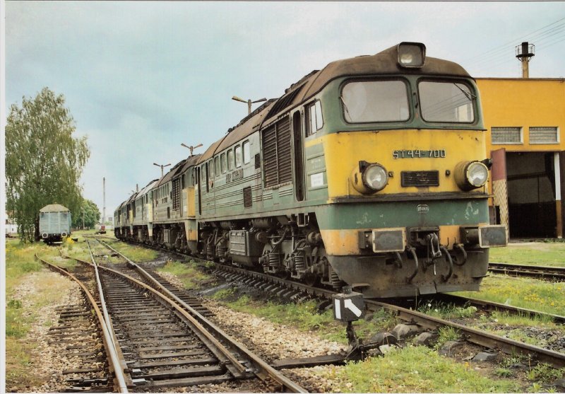 Auch ST44-700 wartet in Suwalki auf weitere Einstze.26.05.2006