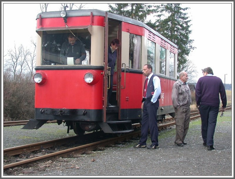 Auch unter Eisenbahnern eine viel beachtete Raritt der GHE T1.
Stiege am 14.12.2006