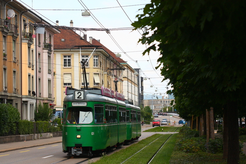 Auf der BVB Linie 2 wird unter der Woche eigentlich immer ein Kurs mit Dwags besetzt. Hier sehen wir eine solche Doppeltraktion nhe der Haltestelle IWB.