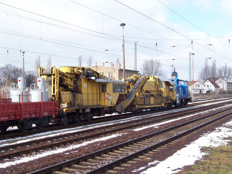 Auf dem Abstellgleis wird der Bauzug, der zwischen Lbbenau/Spreewald und Calau momentan arbeitet, rangiert. Lbbenau/Spreewald den 20.03.2008