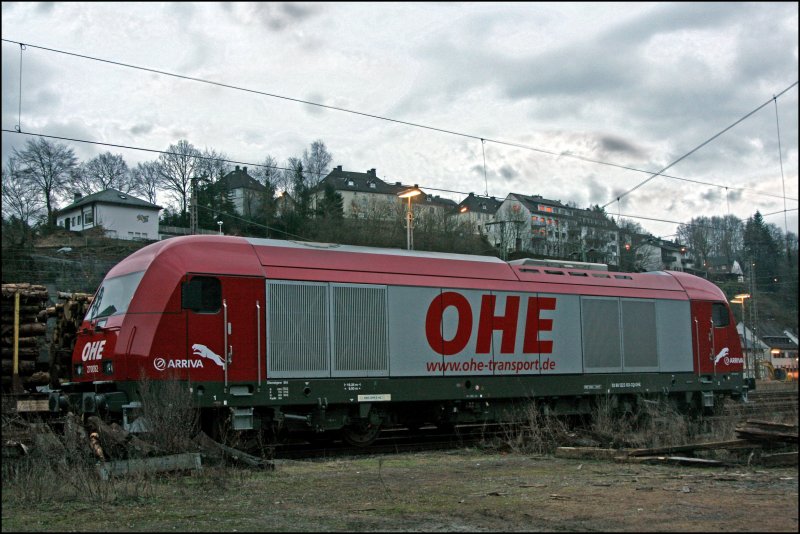 Auf dem Heimweg nach Hause sah ich am Vortag das der OHE Holzzug langsam voll war....Also wurde einen Tag spter (17.01.08) dem Bahnhof Finnentrop einen Besuch abgestattet und zuflligerweise stand der OHE-Runner 270082 auf dem Abstellgleis und wartet auf die nchste Aufgabe.
