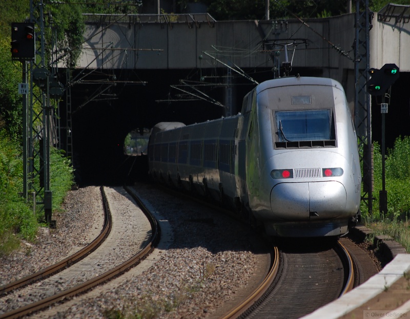 Auf dem Weg nach Stuttgart (zum Bahnbildertreffen) muß der TGV noch schnell in den Pragtunnel eintauchen. (01. August 2009)