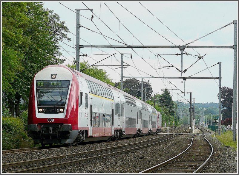 Auf diesem Bild sieht man den Verlauf des dritten nicht elektrifizierten Gleises nach Bissen an der Haltestelle Schieren. 23.06.09 (Jeanny) 