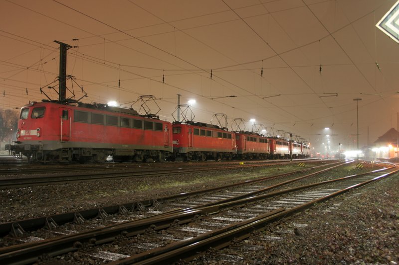 Auf diesem Bild sind 6  BR140 und eine BR139 aufgebgelt sichtbar, aufgenommen im schneienden Aachen West am 19.02.2009