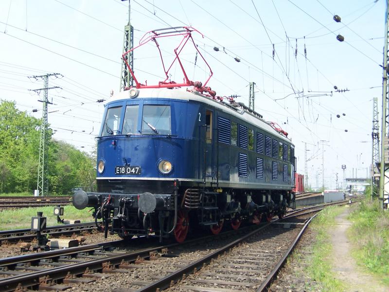 Auf diesen Star haben viele gewartet - die E 18 mit Mandelaugen. Die einst st�rkste Einrahmenlok der Welt in bestem Fotolicht im Bw Koblenz-L�tzel. Eine immer wieder sehr beindruckende Maschine.