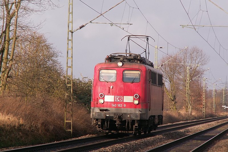 Auf freier Strecke zwischen Meerbusch und Dsseldorf rauscht diese 140 an mir vorbei. Das Foto stammt vom 07.01.2008