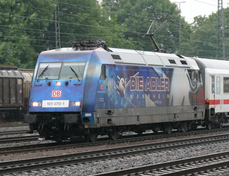 Auf Grund einer Betriebsst�rung wurden zahlreiche IC an diesem Samstag durch K�ln-West umgeleitet.So auch dieser Adler Mannheim (101 070-1). Aufgenommen am 06/06/2009.