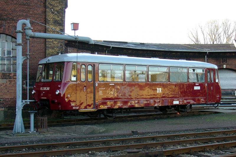 Auf hochglanz polierte Ferkeltaxe VS 2.08.260 (DR) vom Schsischen Eisenbahnmuseum e.V. Chemnitz-Hilbersdorf. 
