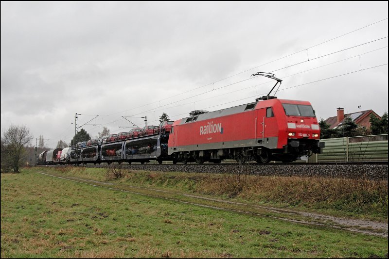 Auf die Hoffnung das die 152 005 nach Maschen unterwegs wre bin ich schnell nach Haltern am See gefahren um sie ins Visier zunehmen. Leider wurde die Lok aus dem Plan genommen und als Ersatzlok wurde die 152 086 mit dem 51209 von Gremberg in den Norden geschickt. Ziel ist der Rangierbahnhof Maschen. (05.04.2008)
