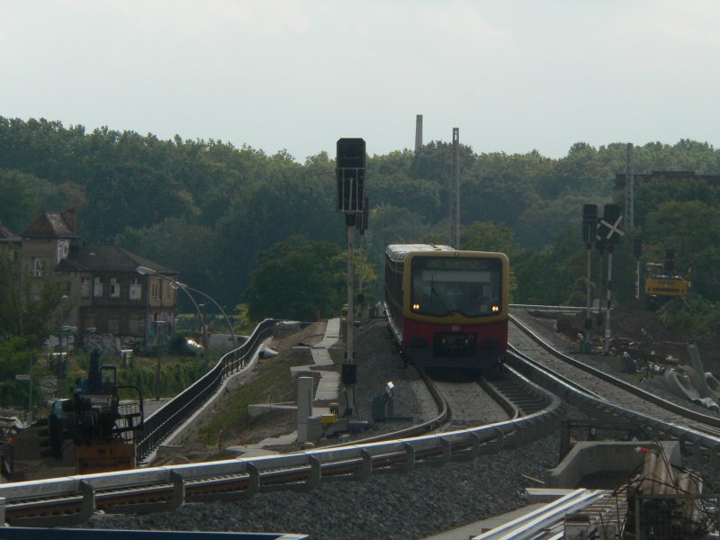 Auf neuen Gleisen - Blick vom provisorischen Ringbahnsteig des Ostkreuz in Richtung Treptower Park. 6.9.2009