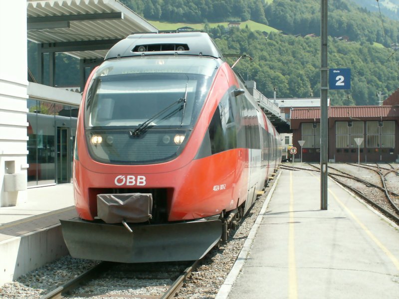 Auf Privatbahngleisen,�BB Triebzug Talent BR4024 nach Lindau am 12.08.09 im Bhf.Schruns.