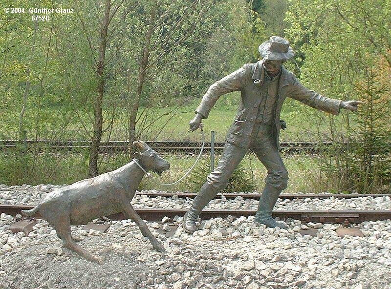  Auf der schw�bschen Eisenbahn  in Durlesbach. Im Hintergrund das Gleis der Bahnstrecke Friedrichshafen - Ulm, das Gegengleis liegt dahinter tiefer.