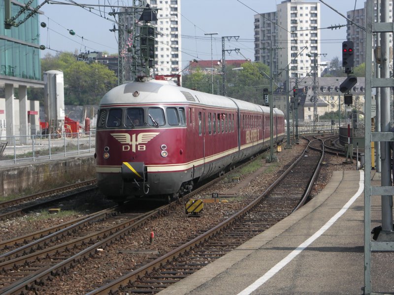 Auf seiner Rundreise zur Weltmeisterschaft 2006 durch Deutschland, kam der Weltmeisterzug (1954) auch nach Stuttgart. Aufgenommen am 23.04.2006 im Stuttgarter Hauptbahnhof.