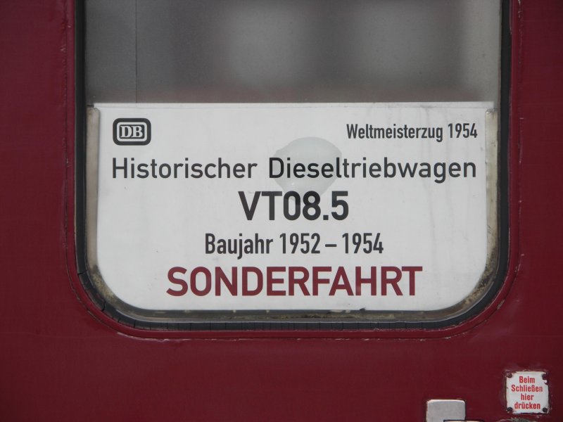 Auf seiner Rundreise zur Weltmeisterschaft 2006 durch Deutschland, kam der Weltmeisterzug (1954) auch nach Stuttgart. Aufgenommen am 23.04.2006 im Stuttgarter Hauptbahnhof.