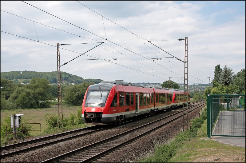 Auf Umwegen zum Ziel: Ein unbekannter 648er und der 648 614 sind bei Wetter(Ruhr) als RE57, (RE RE 29559)  Dortmund-SAUERLAND-Express ) auf dem Weg nach Winterberg. (22.05.2008)