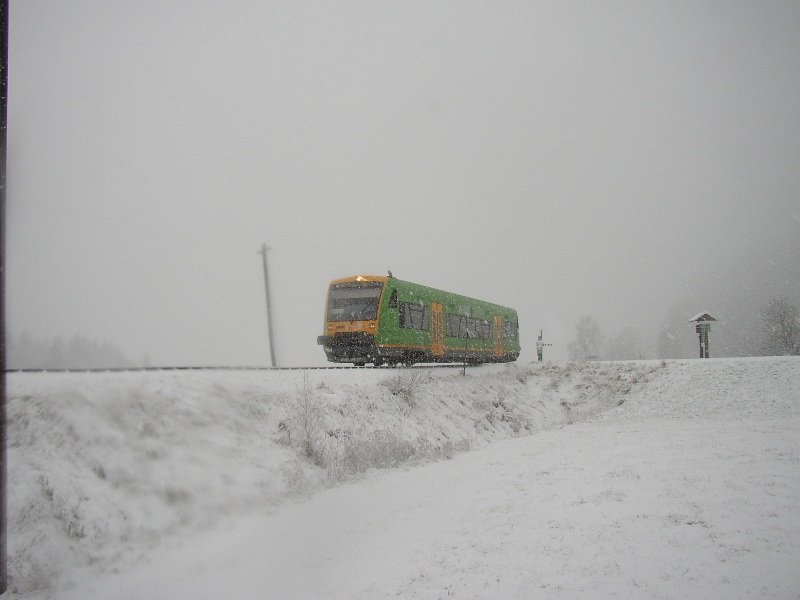 Aufgenommen an der Haltestelle Bhmhof auf der Strecke Bodenmais-Zwiesel am 2 Januar 2007. 