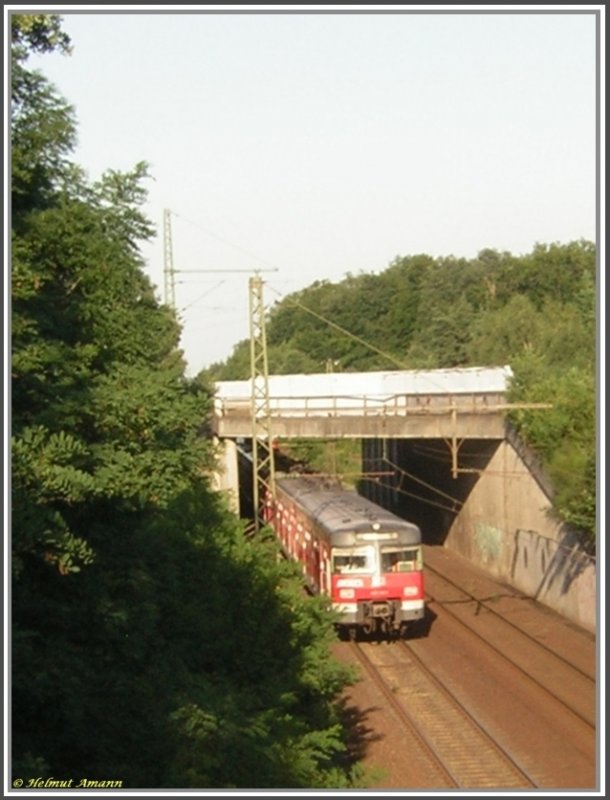 Aufgrund von Gleisbauarbeiten fuhren die Linien S8 und S9 in der Zeit von 09.07. bis 29.07.2007 ab Bahnhof Frankfurt am Main-Stadion auf der Fernbahntrasse am Flughafen vorbei und fdelten in Kelsterbach wieder auf die Trasse nach Wiesbaden ein. Am spten Nachmittag des 15.07.2007 befand sich dieser Vollzug  zwischen Ffm-Schwanheim und Kelsterbach exakt unter dem Abzweig zum Flughafen Regionalbahnhof, der aufgrund der Erneuerung der Gleise nicht befahren werden konnte. Folglich konnte der Flughafen Regionalbahnhof whrend der Bauphase nicht angefahren werden und war geschlossen. Damit die Reisenden trotzdem mit der S-Bahn zum Flughafen fahren konnten, verkehrten Shuttlezge vom Hauptbahnhof zum Flughafen Fernbahnhof.