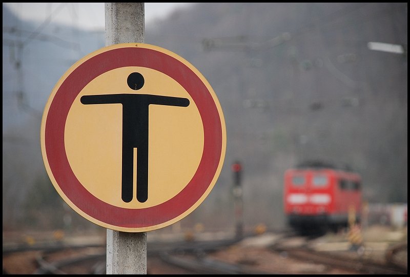 Aufnahme aus Gesilingen/Steige. Im Hintergrund ist die 151 016. Aufgenommen im Mrz 2008.