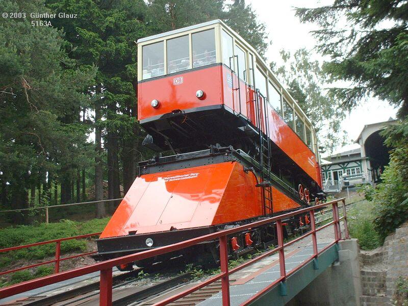 Aufsetzwagen bei der Bergfahrt am 22.06.2003 kurz vor der Bergstation Lichtenhain.