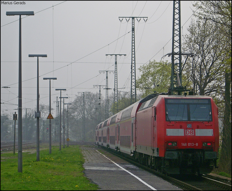 Aus dem Archiv: 146 013 mit dem RE5 nach Koblenz bei der Durchfahrt von Kln West 5.4.09
