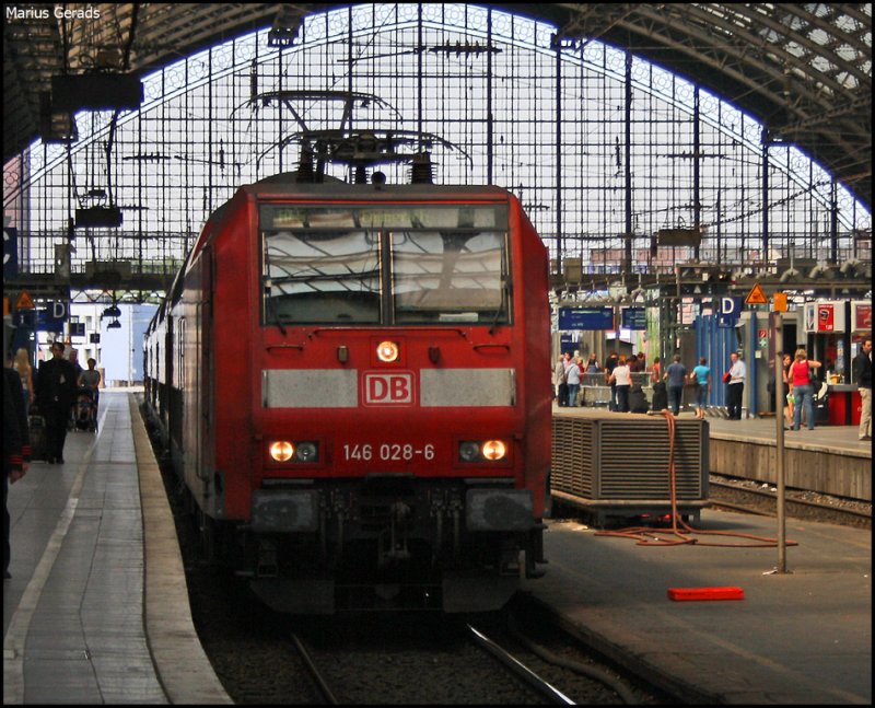 Aus dem Archiv: 146 028 mit der RE5 nach Emmerich in K�ln Hbf 6.8.09
