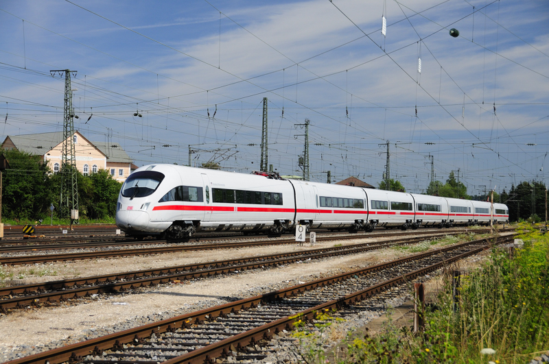 Aus dem Norden kommend eilte ICE-T  Ostseebad Warnemnde  durch Treuchtlingen. (29.07.09).