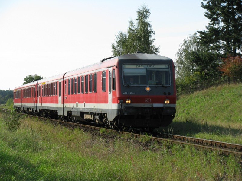 Aus Kiel - Schnberg/Meckl. im Bahnhof Grevesmhlen einfahrende BR 628 637+ 207 als RE 21623. 20.09.2008