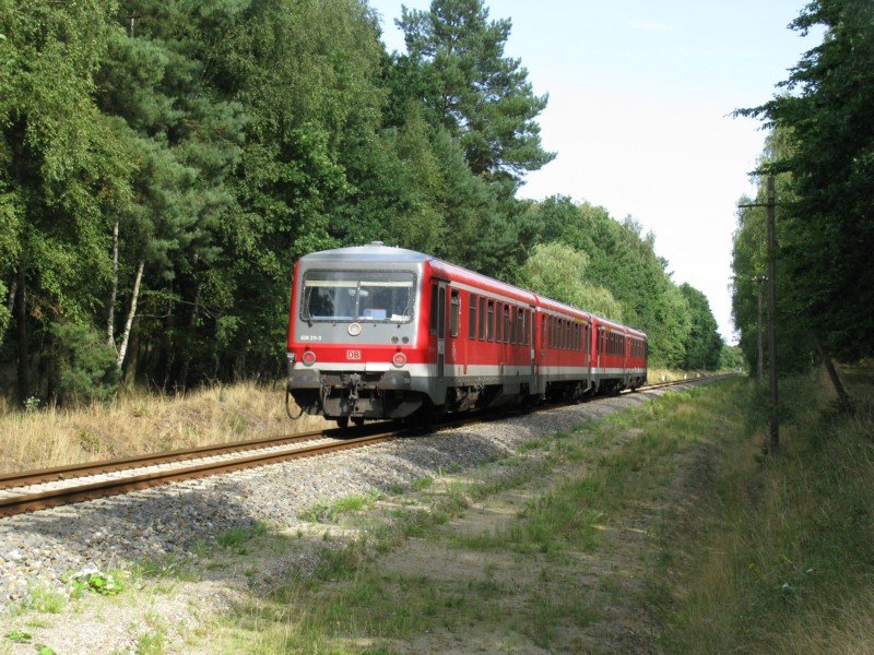 Aus Kiel - Schnberg/Meckl. kommend, fhrt BR 628 637+ 207 als RE 21623 nach Gevesmhlen weiter. 17.08.2008