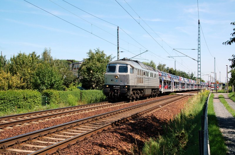 Aus Richtung Dresden-Friedrichstadt kommend rollt W 232.01 der ITL mit einem Autozug durch Dresden-Stetzsch.
