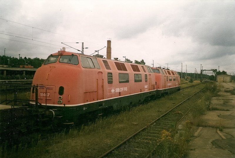 Aus der Schweiz zurck geholte V200 standen im August 1998 im Gterbahnhof Seddin.Hier sind es die Am 4/4 18465 und 18467.