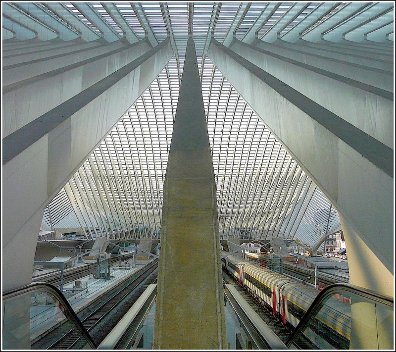Aus dieser Sicht wird man sich der Gre der Bahnhofshalle in Lige Guillemins erst richtig bewusst. 01.05.09 (Jeanny) 