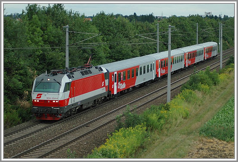 Aus Wien kam am 4.8.2006 kurz nach Pottendorf-Landegg 1014 004 mit dem E 2821 „Lverek“ nach Deutschkreuz vorbei.