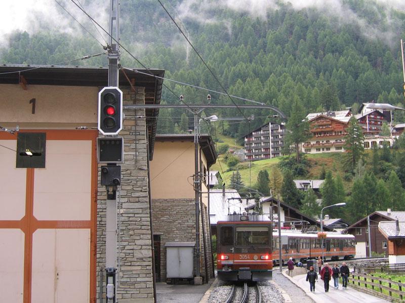 Aus Zermatt ausfahrender Zug der Gornergratbahn - 15.08.2005
