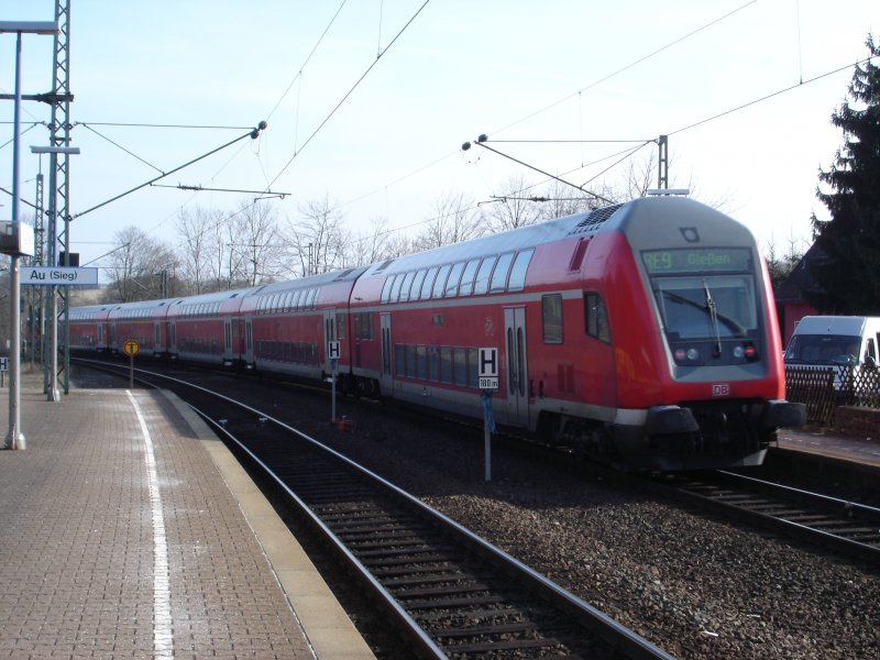 ausfahrender RE 9 nach Gie�en am 24. Februar 2006 gegen 11.20 Uhr