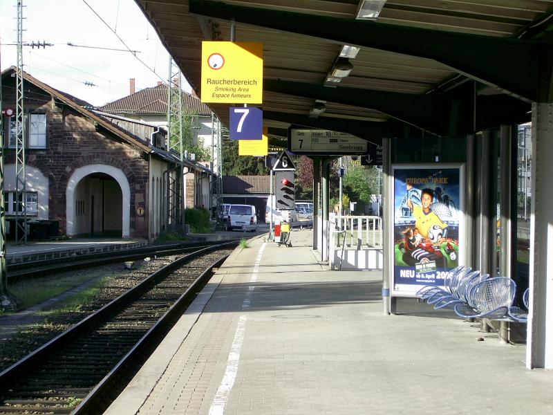 Ausfahrsignal aus Gleis 7 Richtung Offenburg / Breisach, links BM