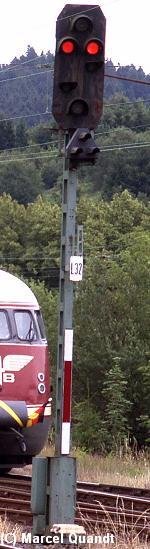 Ausfahrsignal L32 der Bauart 1951 im Bahnhof Altenbeken.