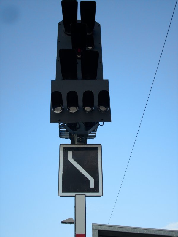Ausfahrsignal  N  mit Linksfahrtafel in Bergen/Rgen.