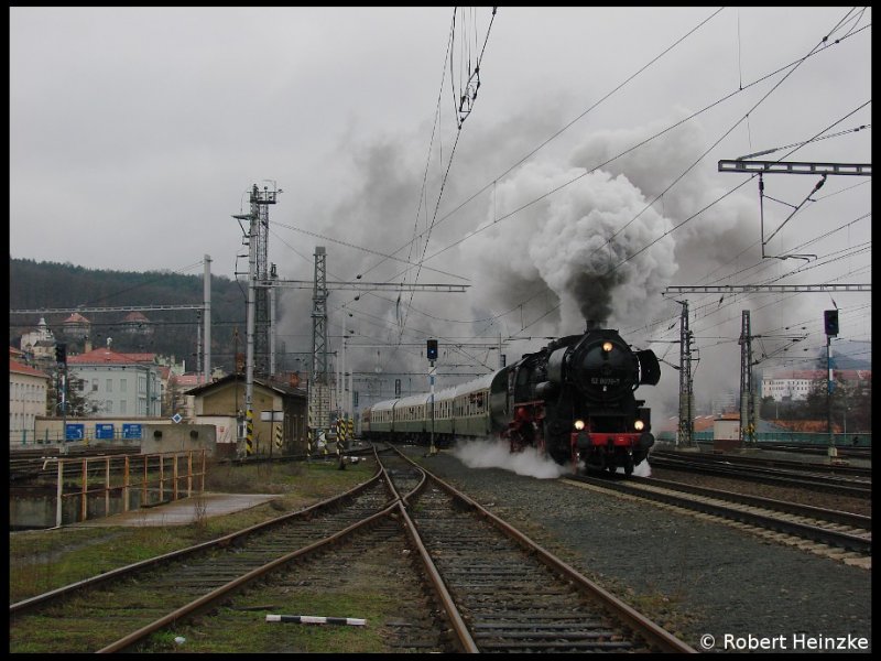 Ausfahrt von 52 8079-7 aus Decin hl.n. am 07.03.2009